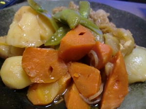 残り根菜で贅沢肉じゃが！