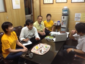 訪問先企業で、誕生日祝い。