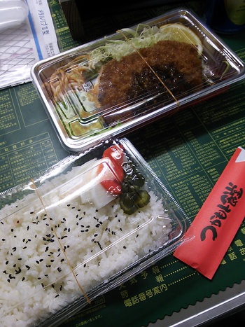 ★つかもと食堂さんのトンカツ弁当★