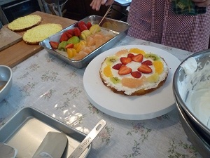 華やかにフルーツデコレーション
