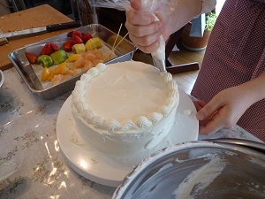 華やかにフルーツデコレーション