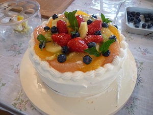 華やかにフルーツデコレーション