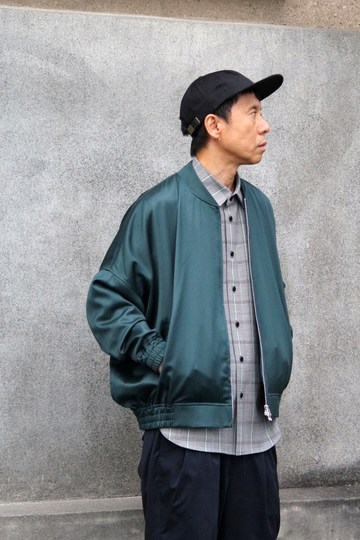 SISEのバルーンブルゾンD.GREEN