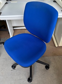 オフィスチェアが入荷しました