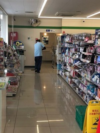 ファミリーマートでの作業