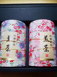 なでしこ柄の茶筒缶と一緒に届いた癒やし