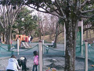 砂場とすべり台