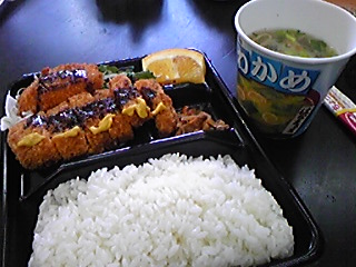 突撃・・・私の昼ごはん・・・・