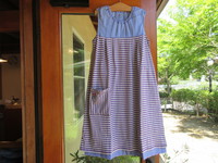 夏のプールにワンピース