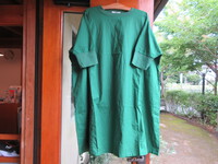 重ね着しやすいワンピース