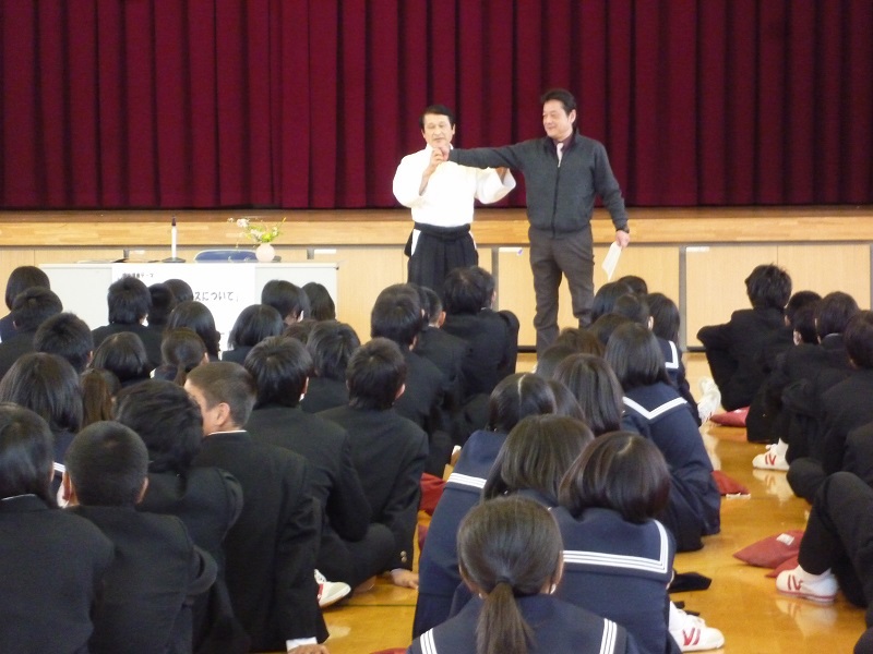 市内の中学で「心と身体」の講座を行いました