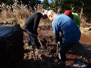 足和田山の標柱交換！