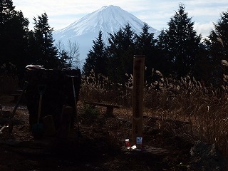 足和田山の標柱交換！