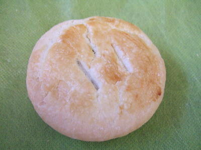静岡抹茶たっぷりのパイ饅頭です。