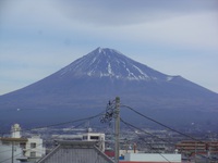 富士山、雪が無いんですね