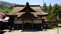 新緑の七面山 敬慎院