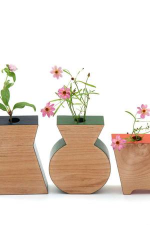 花は盛りに　月は隈なきをのみ