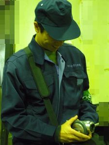 右：人の不幸を笑う、勇者K