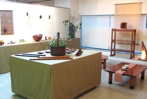 秋の草花と小さな厨子　創房荻須工房展開催