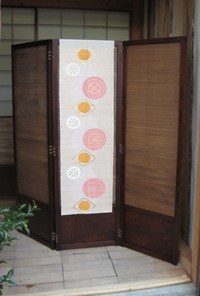 現代の暮らしに屏風を