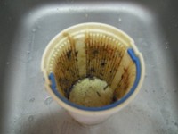 排水溝ネットをきれいにする