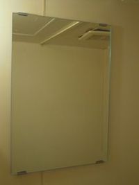 お風呂の鏡の鱗汚れをエコ洗剤で落とす