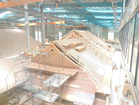建設中の本丸御殿の屋根