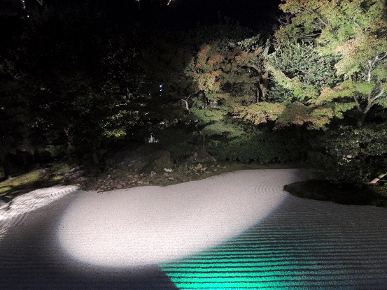 夜の圓徳院枯山水