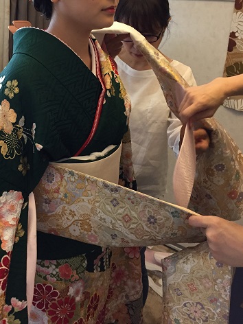 帯巻はじめ