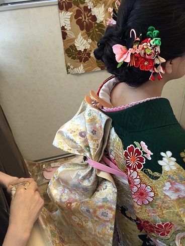つまみ工芸の髪飾りと帯