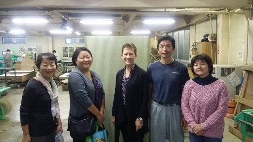 新海畳店で集合写真