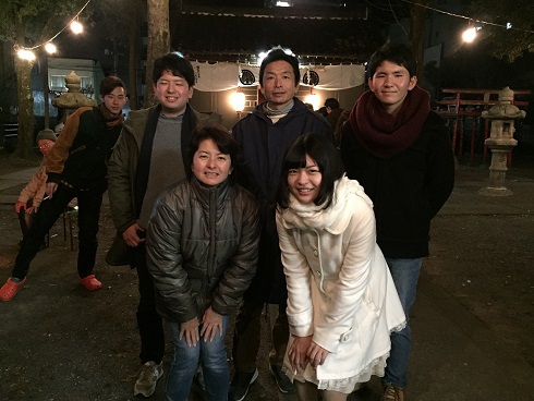 神社で家族写真