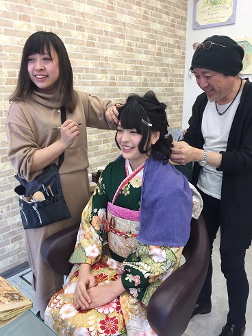 娘メイク中