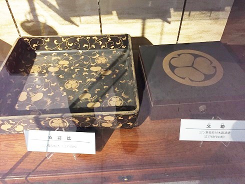 衣装盆と文箱