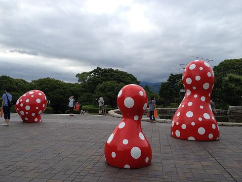 県美入口のｵﾌﾞｼﾞｪと風景
