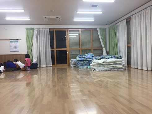 板の間になってしまった公民館