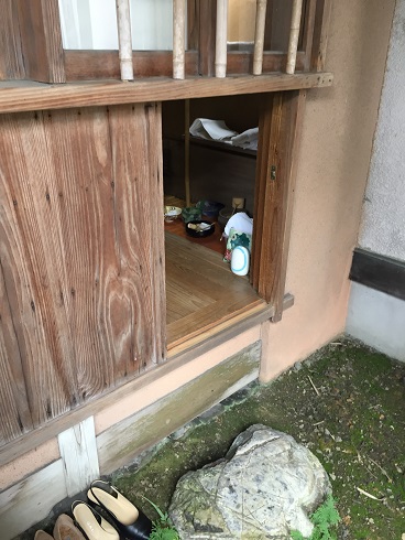 にじりぐち