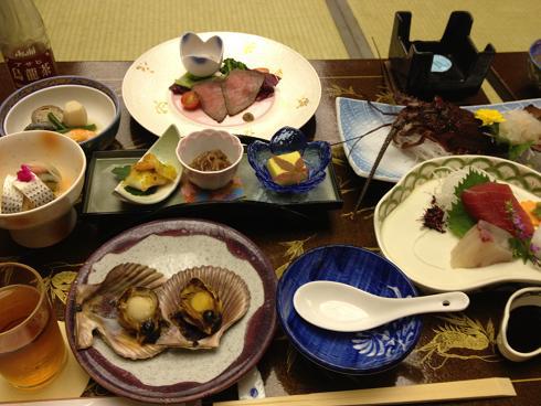 大広間で夕食