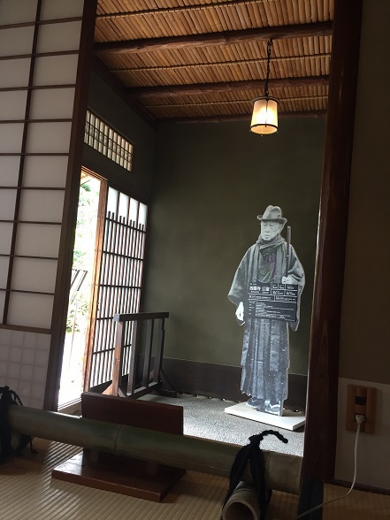 玄関の竹の柵
