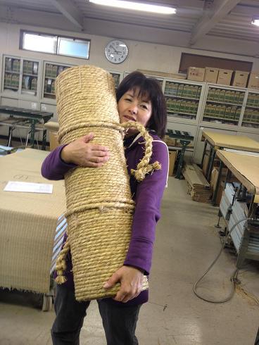 手筒花火を抱える私