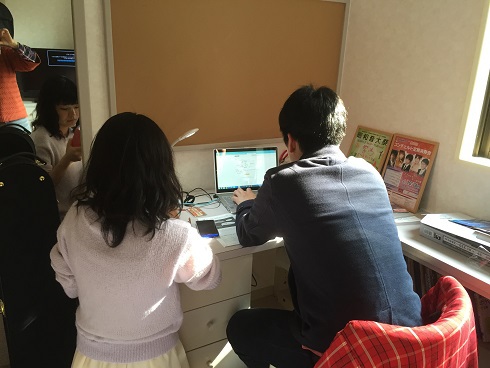 パソコン設定をする長男