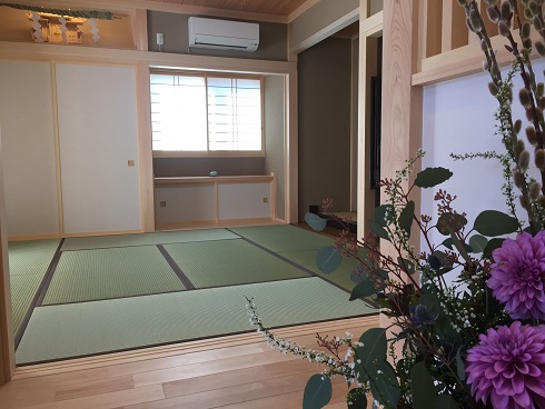 玄関から和室
