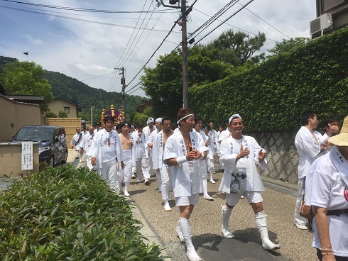 和やかな行列