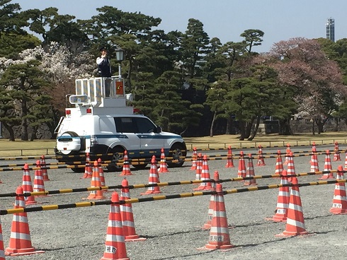 皇居前の警官