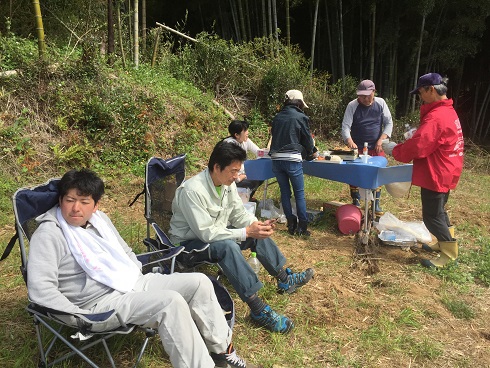 寛ぐ親子