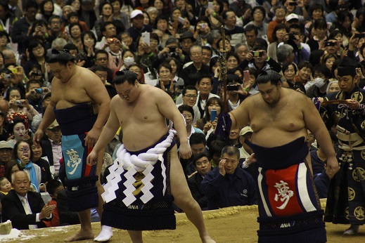 白鳳土俵入り