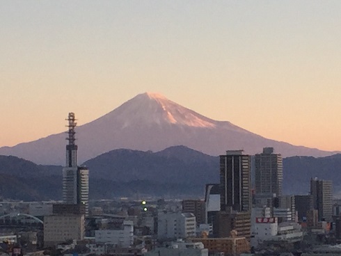 初朝焼けの富士山