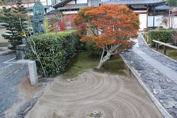 弘源寺の土の模様