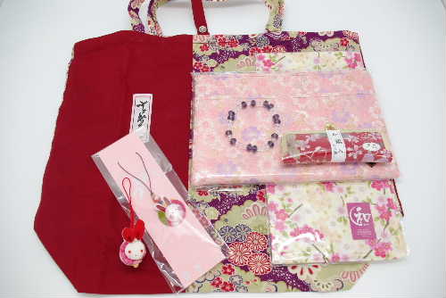 合計6000円相当の商品が入ったTOBIYAN登美屋福袋