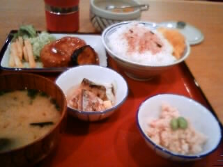 三品定食！700円！かっぽうぎ昭和町店さん！